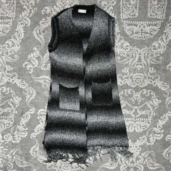Altar'd State Women's Gray Sleeveless Cardigan Vest Size M Ombre Fringe - Picture 1 of 6